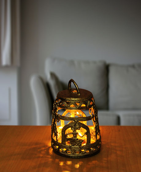 DECORATED PALENQUIN BOX LANTERN CUM CANDLE HOLDER MADE OF DOKRA METAL