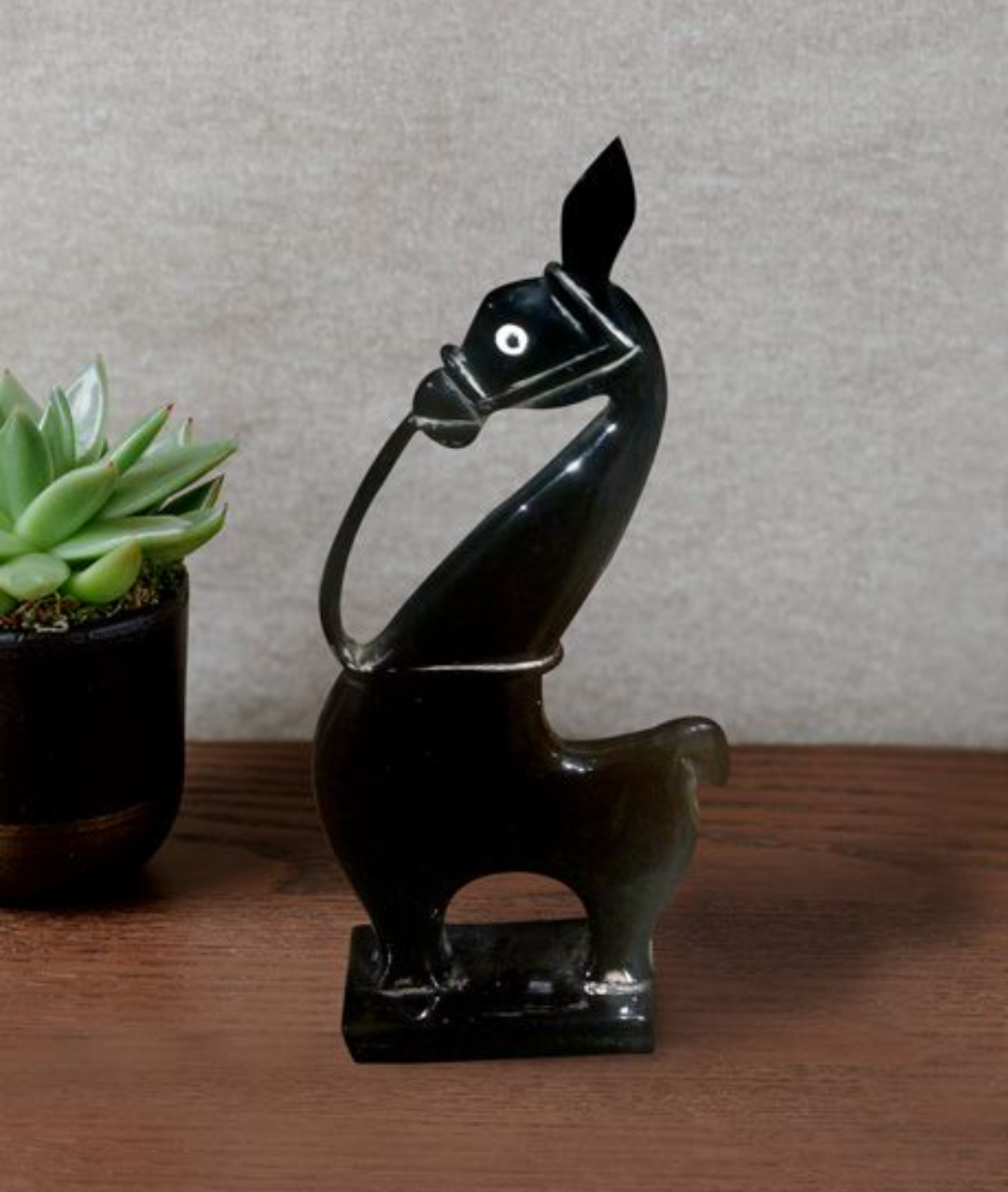 EXCLUSIVE HANDMADE HORSE SHOWPIECE MADE OF NATURAL HORN