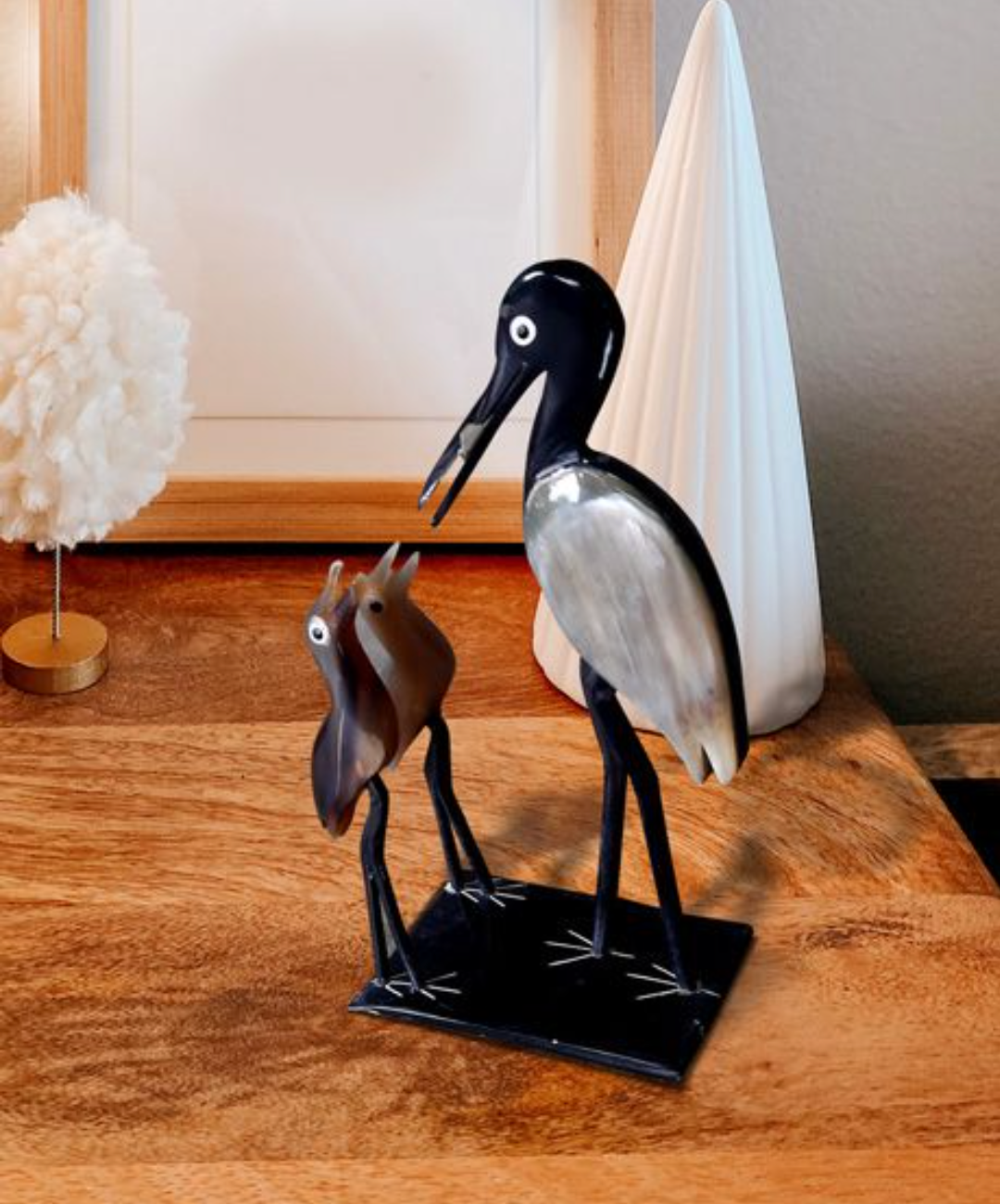 HORNCRAFT MOTHER BIRD FEEDING ITS CHICKLET SHOWPIECE